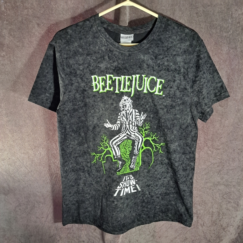 Beetlejuice Faux Black Tie Dye "It's Show-Time!" Graphic Movie Tee NEAR NEW M